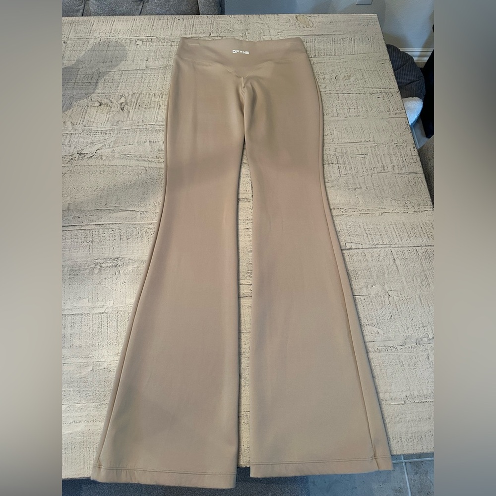 Dfyne Hannah Pearson Flared Leggings in Beige - Picture 3 of 4